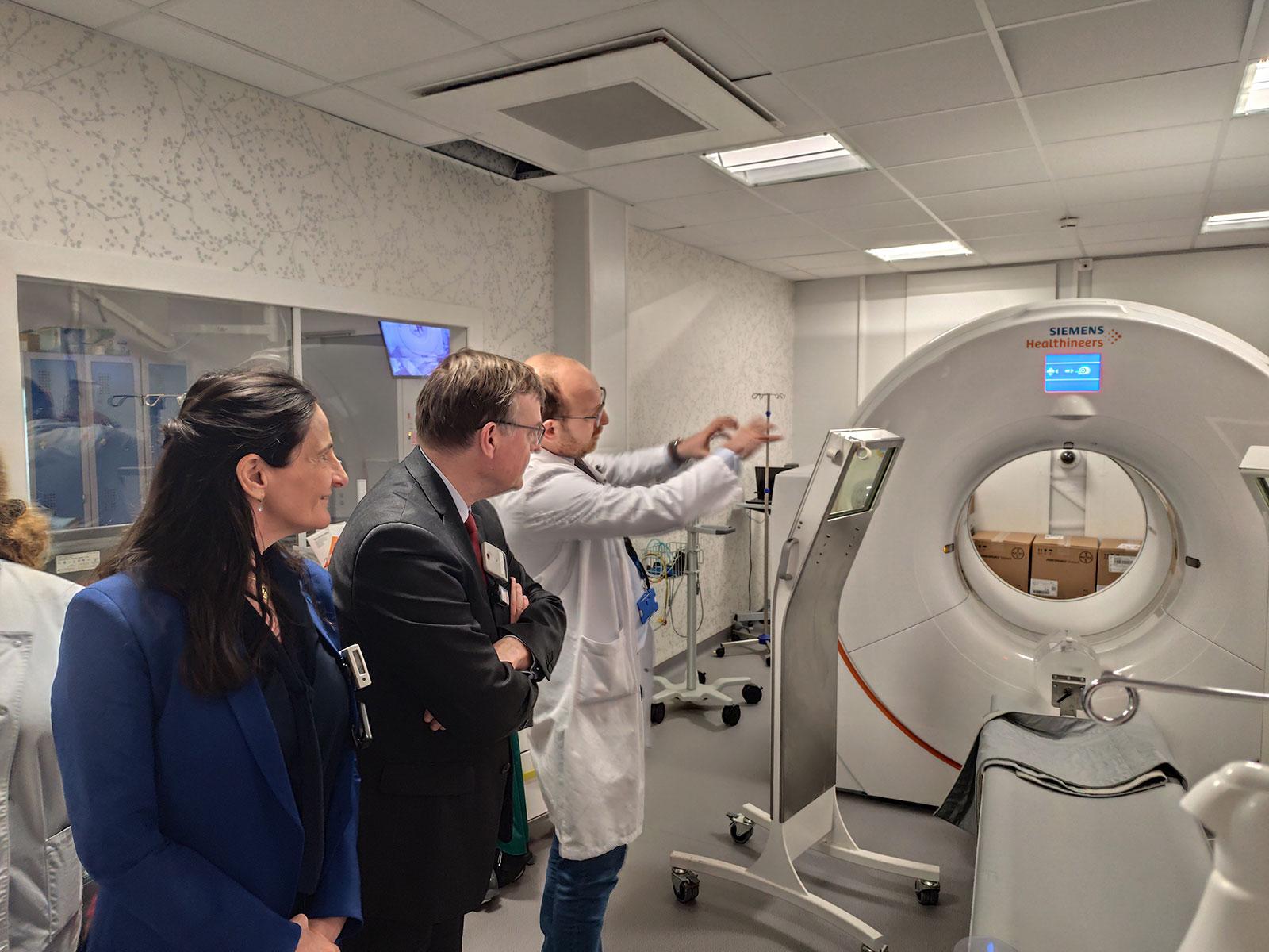 Visite du centre de médecine nucléaire du Groupement hospitalier Est de Lyon