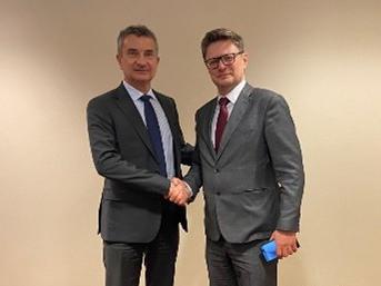 Luc Chanial de l’ASNR (à gauche) et Paweł Pytlarczyk de PAA(à droite)